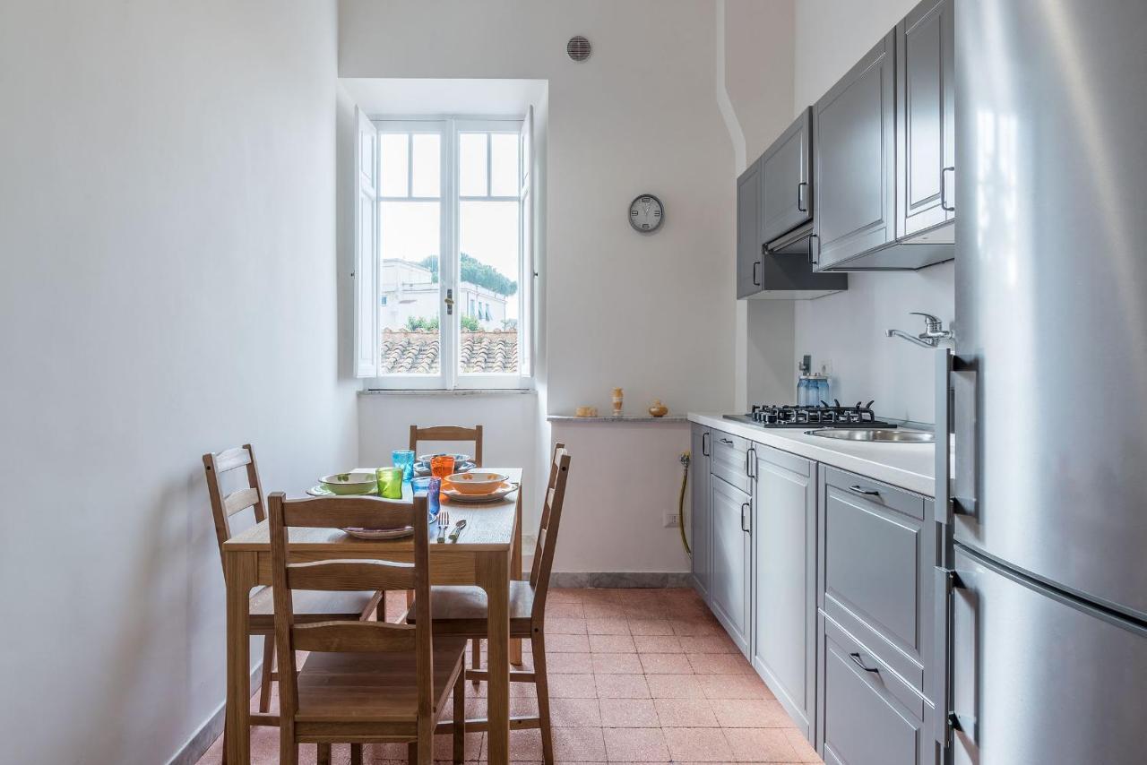 Colosseo & Colle Oppio Cozy Apartamento
